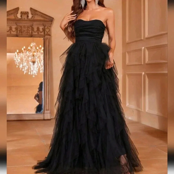 Contrast Mesh Tube Wedding Dress Without Veil - Picture 3 of 4